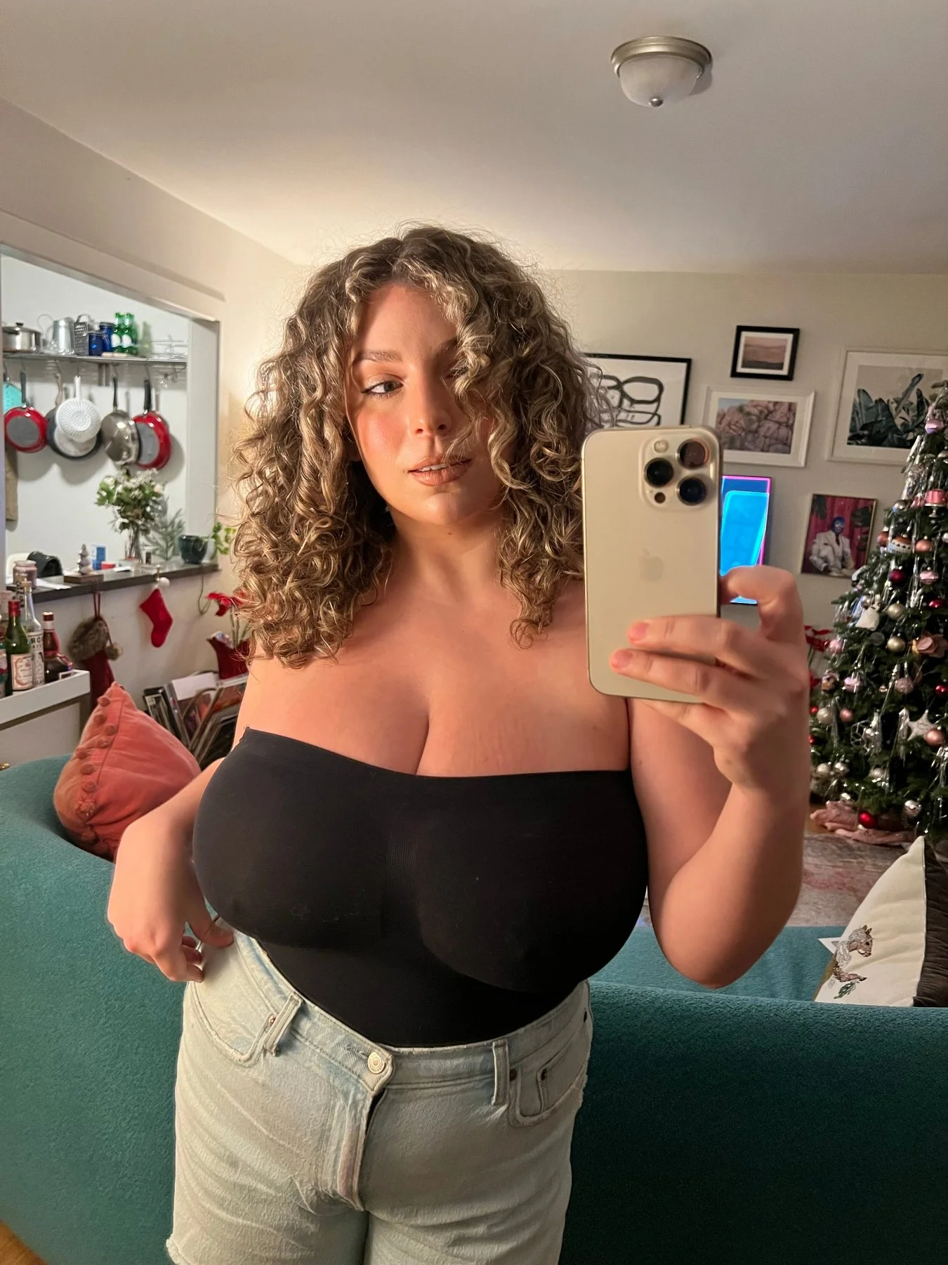 Alex Gervasi [alexonthemic]