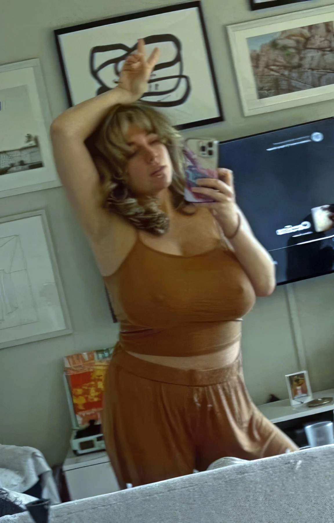 Alex Gervasi [alexonthemic]